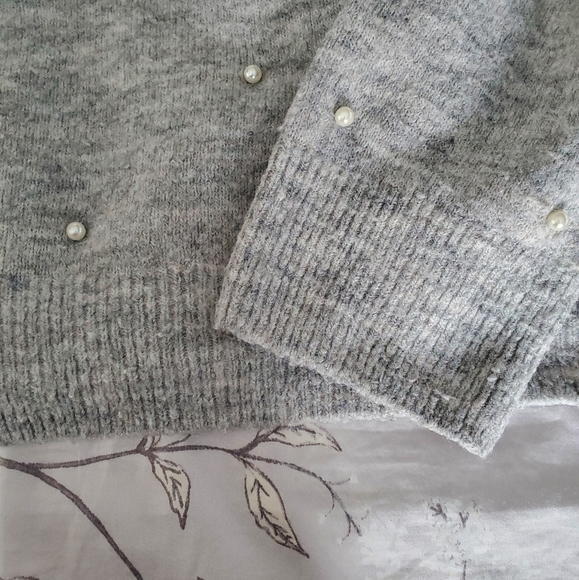 H&M Nubby Gray Pearl Sweater - Picture 4 of 4